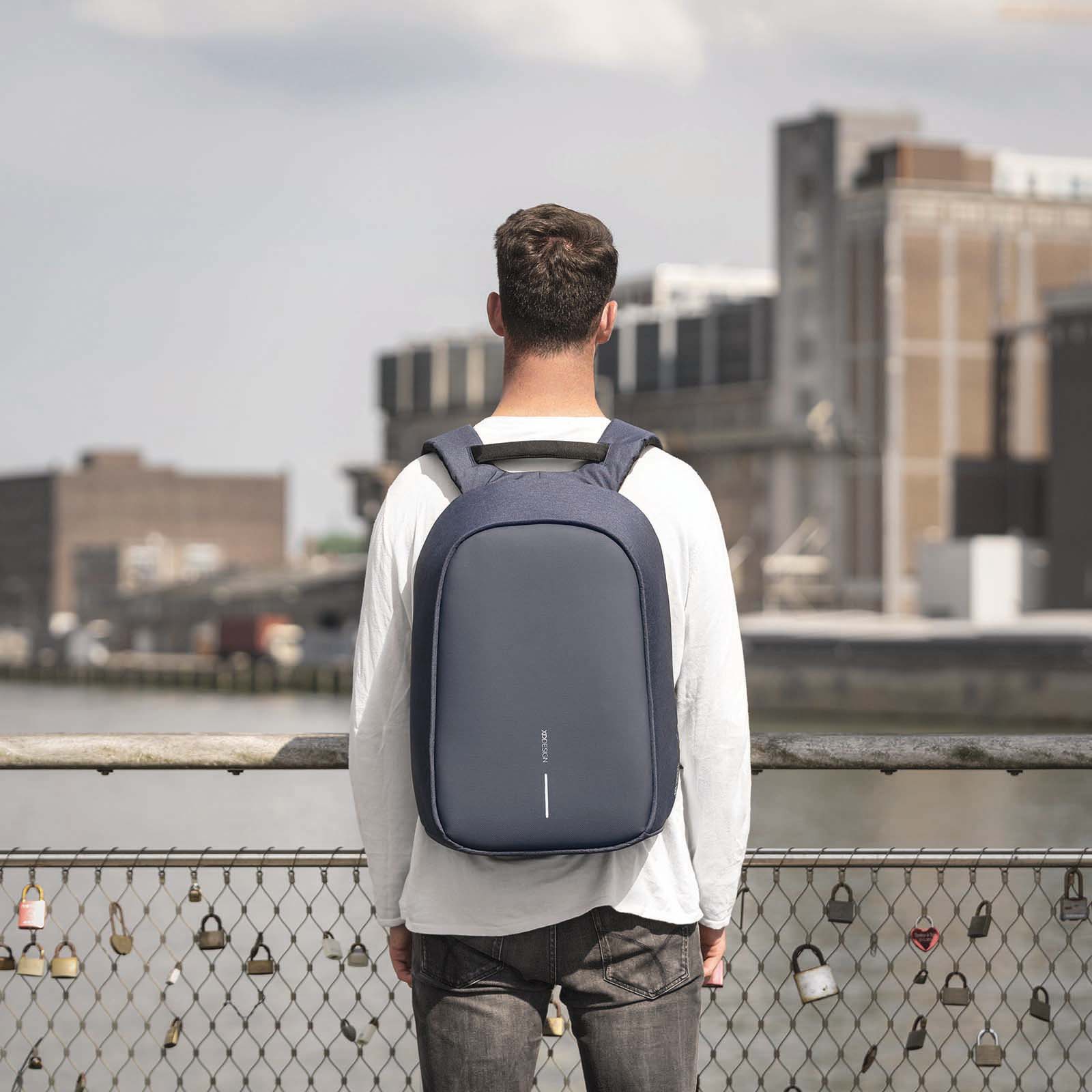 Купить Рюкзак XD Design Bobby Hero XL недорого в интернет-магазине XD ...